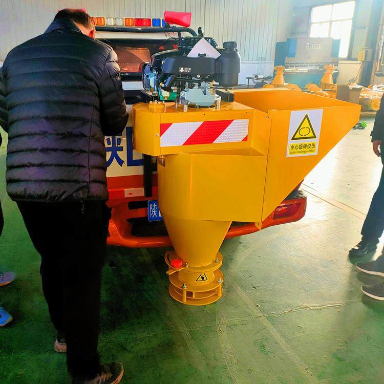 车挂式融雪撒布机 小型皮卡车后悬挂融雪机 道路除雪融冰撒盐设备