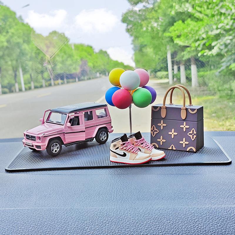 汽车中控台专用车载车内饰品摆件创意个性高级感男女可爱车上装饰