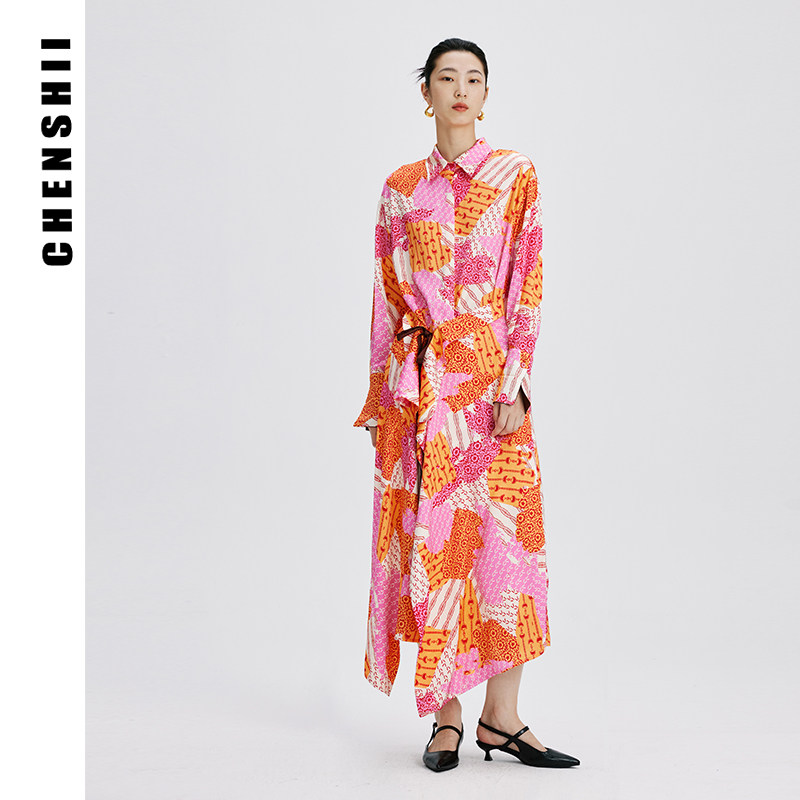 CHENSHII官方 2026春季新款侧绑带几何图案长袖衬衫式连衣裙
