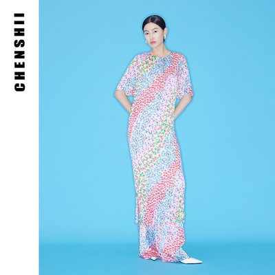 CHENSHII官方 2026春季新款时尚设计感优雅度假风圆领褶皱连衣裙