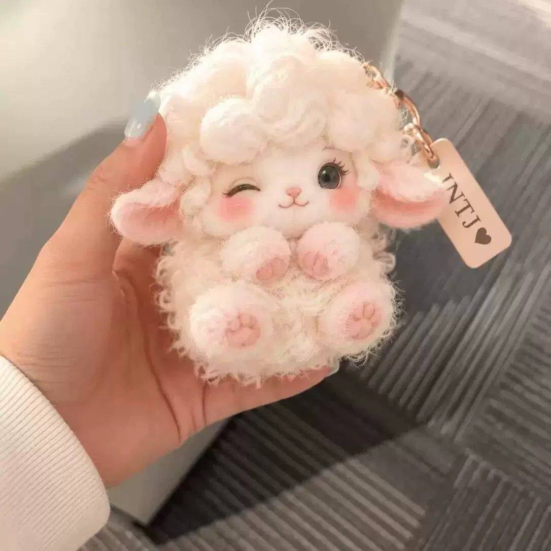 新款羊年奶白卷毛治愈系毛绒挂件
