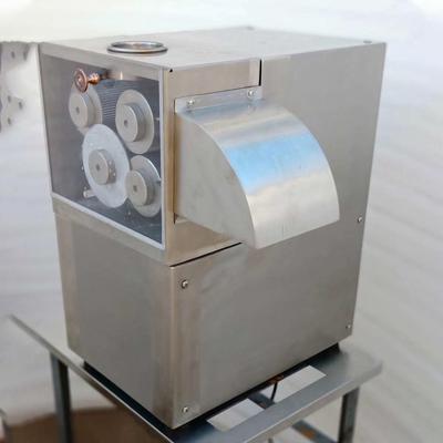 现货四棍甘蔗榨汁水果店铺甘蔗榨汁机商用电动甘蔗压榨机设备