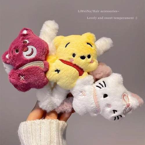 毛绒翘屁股公仔抓夹草莓熊维尼小猫后脑勺发抓少女心可爱卡通发饰