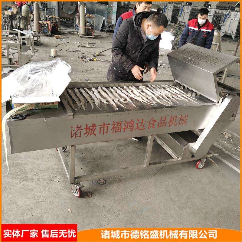排列整齐的冻带鱼分段机切割冰冻刀鱼切断机胡萝卜切块机