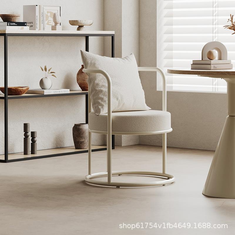 网红单人沙发椅奶油风简约铁艺靠背带扶手圆底椅子室内家用休闲椅