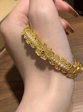 福运蝶至黄金色手镯女原创蝴蝶珍珠古法镯子轻奢高级感个性ins风