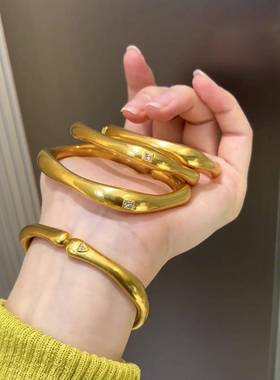 金色马蹄手镯女款轻奢小众设计经典大气耐看不挑人送老婆礼物