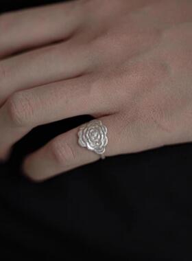 新中式錾刻银色花瓣戒指小众清冷风简约复古百搭开口超小尾