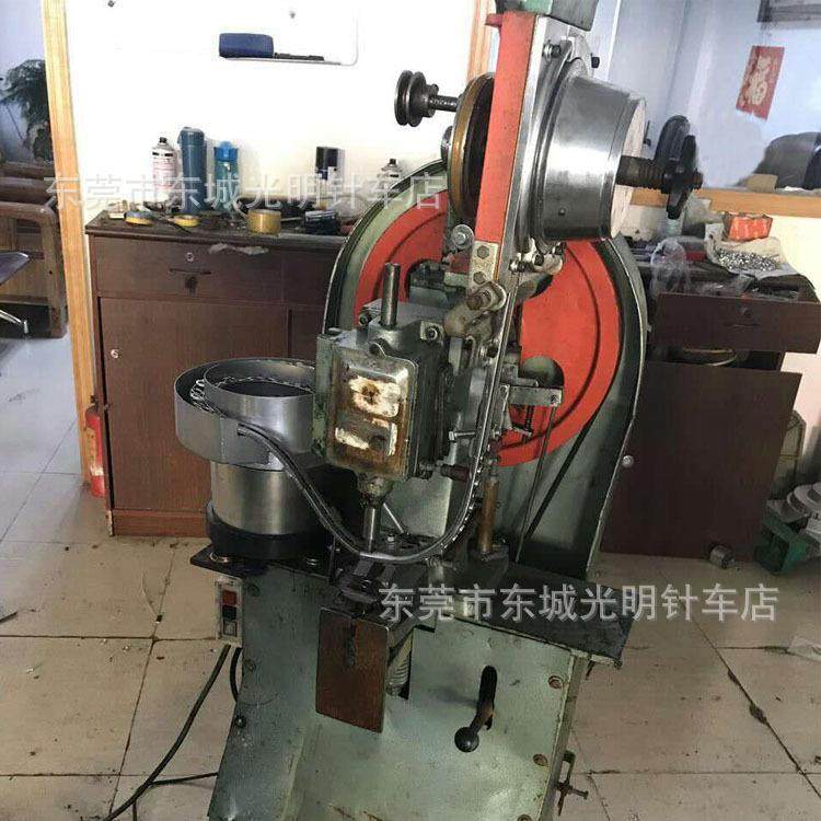 全自动鸡眼机 压扣机 振动盘自动下料纽扣机 二手鸿昌打钉机,五金/工具,其他机械五金,淘宝优惠券,粉丝福利购,淘宝优惠卷