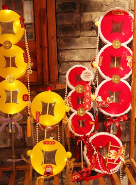 KOE成品笼钱手铜持灯笼 0226马年毛绒红色发财金币竹杆手握宫灯花