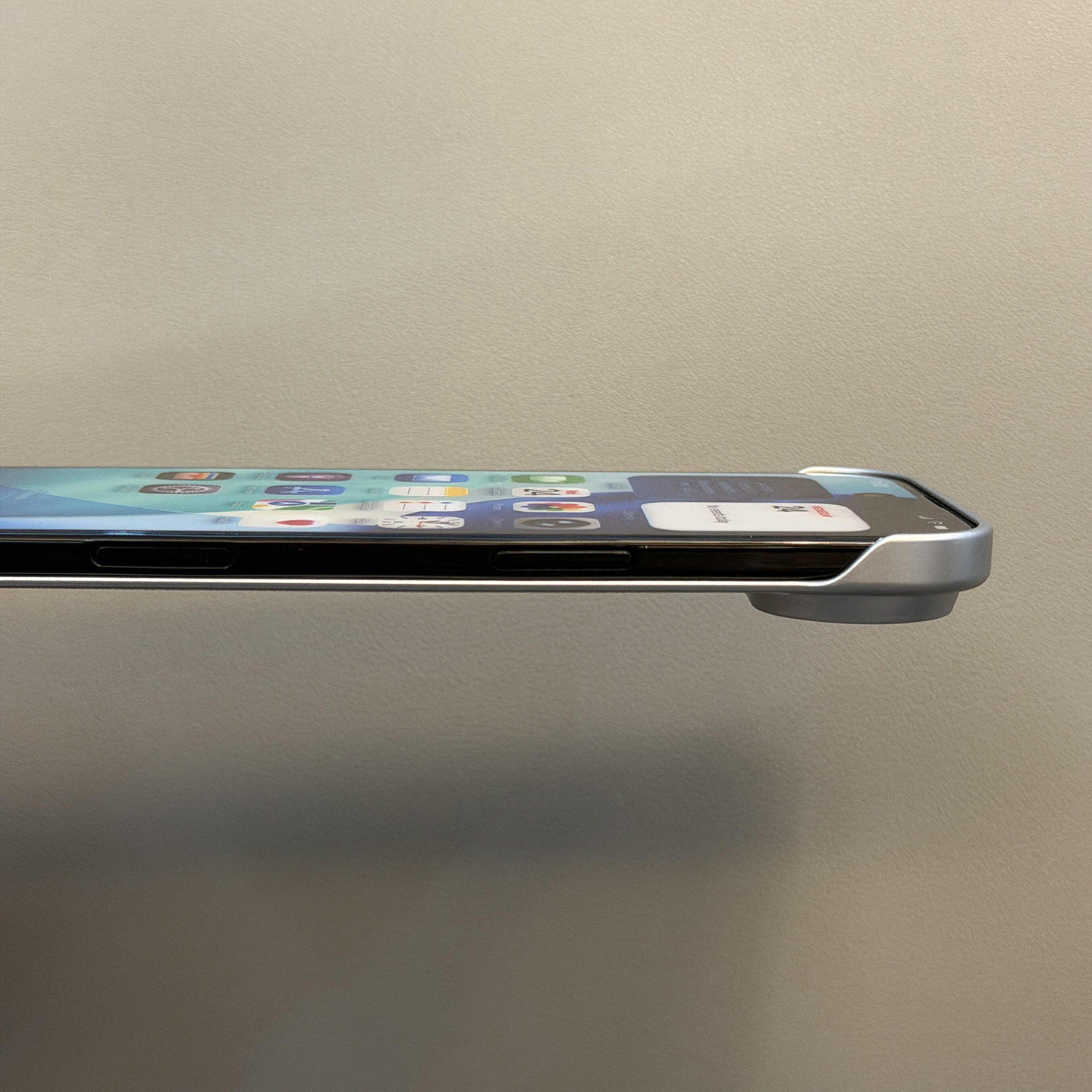 毛麻亚麻布料超薄裸机感无边框半包散热磁吸苹果Air手机壳适用iPhone17promax新16plus极简15/14pro纯色13+硬