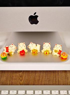 2025新年招财猫桌面装饰迷你公仔招财暴富办公室工位摆件电脑桌女