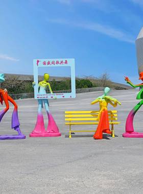 户外渐层人运动员玻璃纤维雕塑体育场门口商业街音乐人装饰大型摆