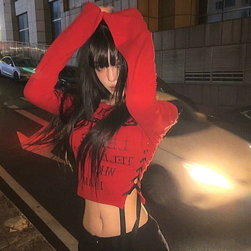 速发美式辣妹款领露肩绑带长袖上衣斜色纯欲性感短红t恤打底衫