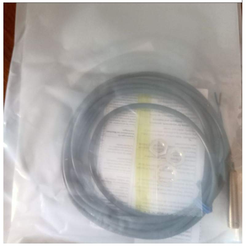 接近开关E2E-X1R5Y1-Z 2M