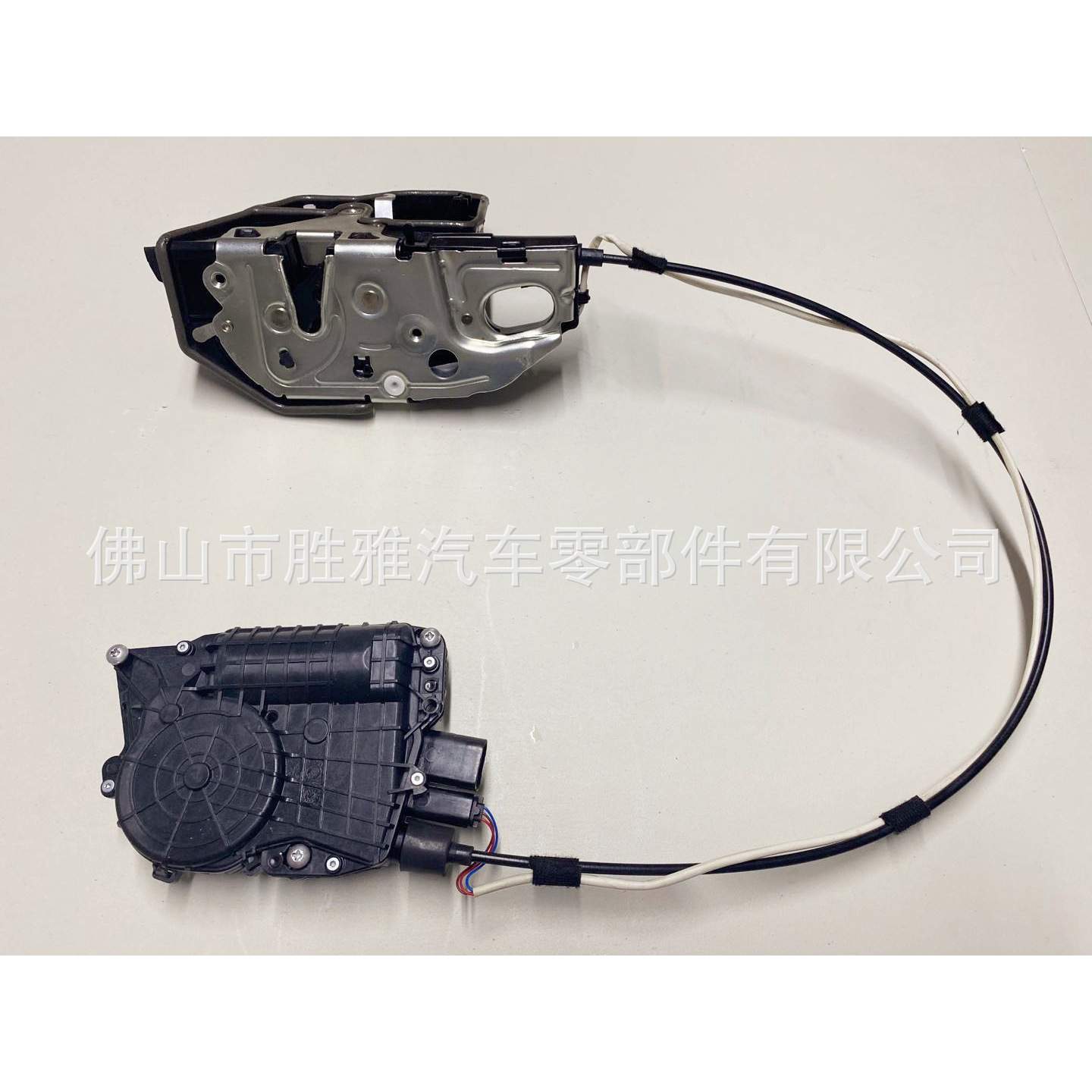 适用宝马F07 GT 汽车配件 左前闭锁器门锁执行器 前左51217148475
