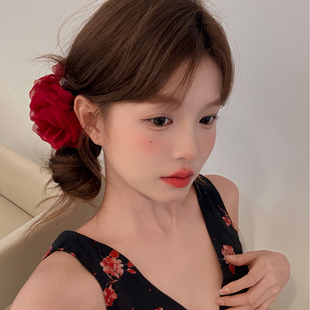 明艳氛围感红色网纱花朵抓夹超仙气质高级感鲨鱼夹 脸很圆 我