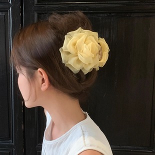 【我的脸很圆】夏日优雅格调淡黄绢花发饰 尽显法式慵懒风情抓夹