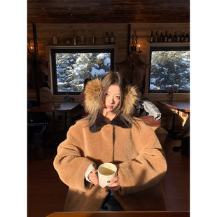 牙套大汪【拉贡女王】翻领撞色羊羔毛环保毛毛外套