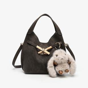 卡尔 锁扣百搭水桶包CK251152P深咖 蔻斯时尚