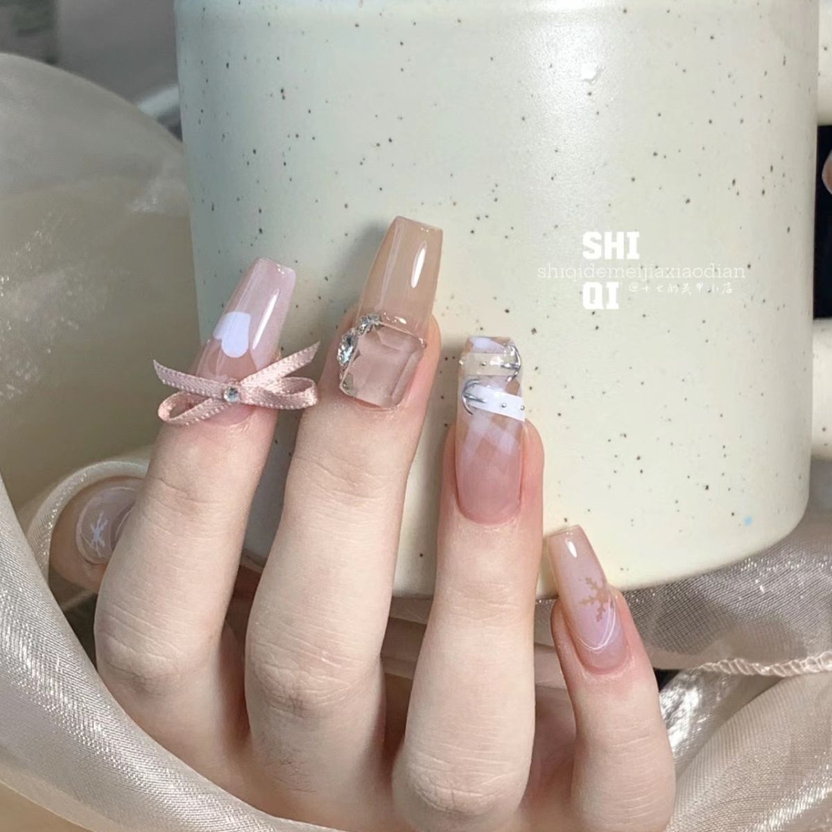 纯手工儿童穿戴甲女童新款2024纱布蝴蝶结爱心指甲装饰蕾丝钻网美