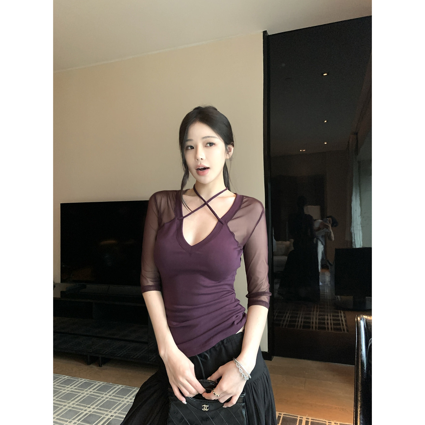 吴太甜 莱赛尔网纱拼接镂空V领中袖上衣女设计感交叉挂脖掐腰上衣