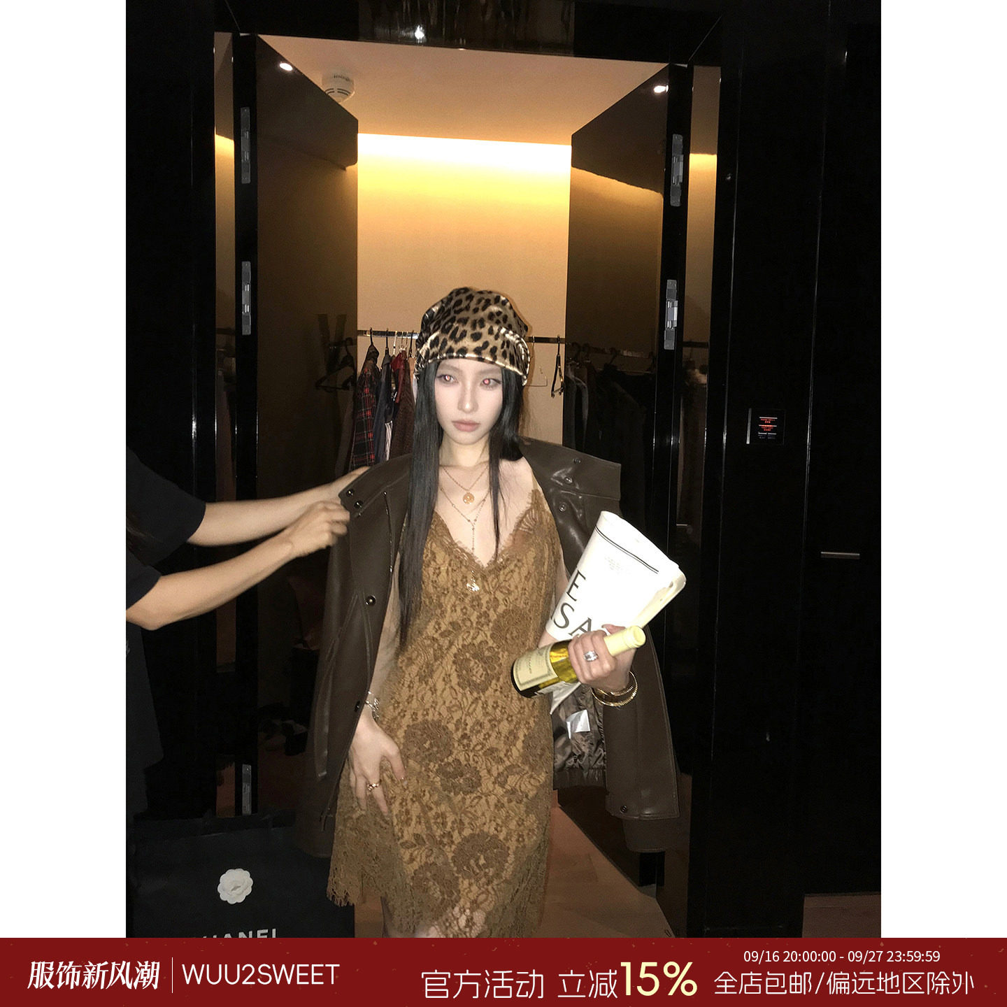 吴太甜复古蕾丝花纹吊带连衣裙图片