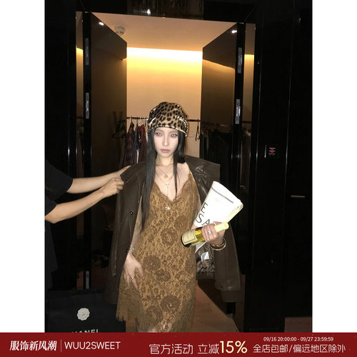 吴太甜复古蕾丝花纹吊带连衣裙