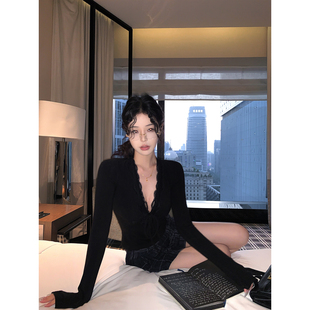 吴太甜 御姐性感蕾丝拼接长袖t恤女早秋短款修身独特漂亮小上衣