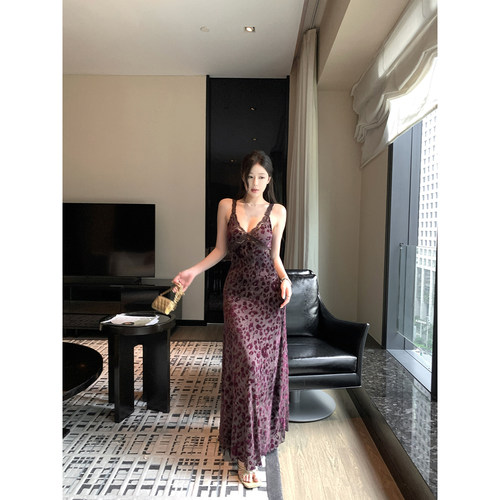 吴太甜蕾丝撞色豹纹吊带连衣裙