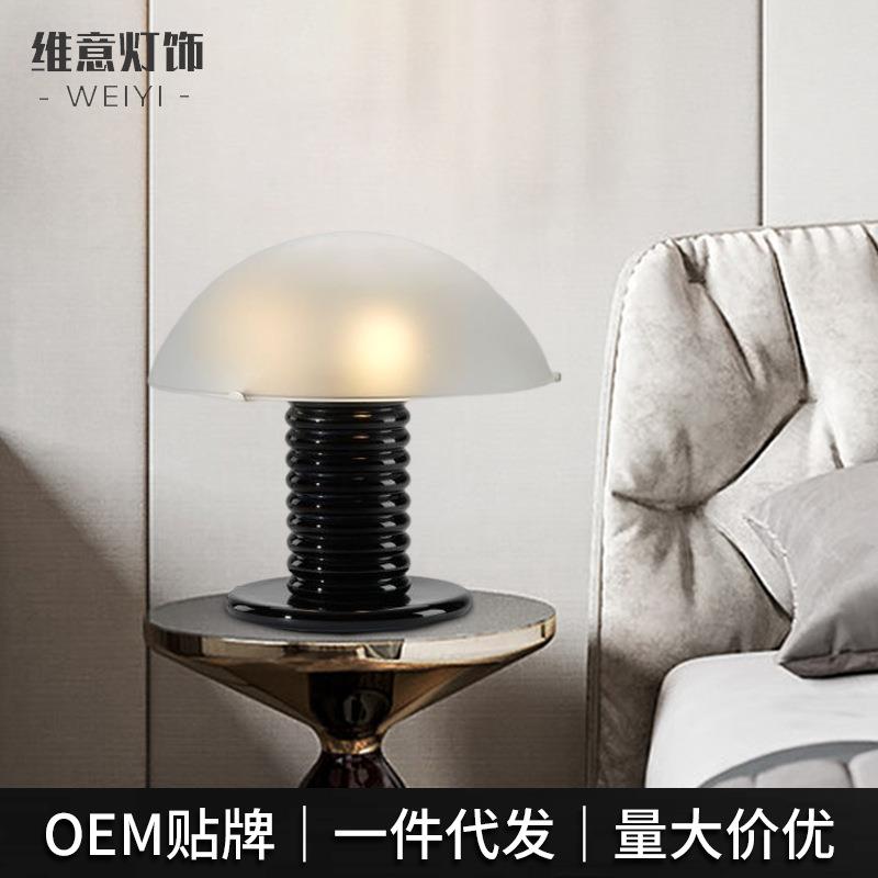 玻璃铁艺北欧创意简约台灯设计师卧室床头灯创意装饰高级台灯轻奢