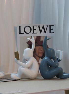 现代创意看书兔子可爱摆件公仔饰品样板间客厅儿童房卡通雕塑软装