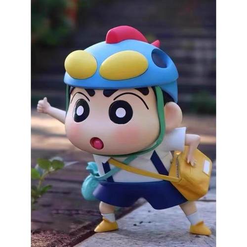 蜡笔小新像可爱的动漫娃娃模型底盘工作站装饰毕业创意娃娃礼物