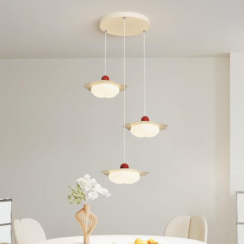 奶油风餐厅吊灯2024新款现代简约小奶豆创意花朵主卧室床头小吊灯