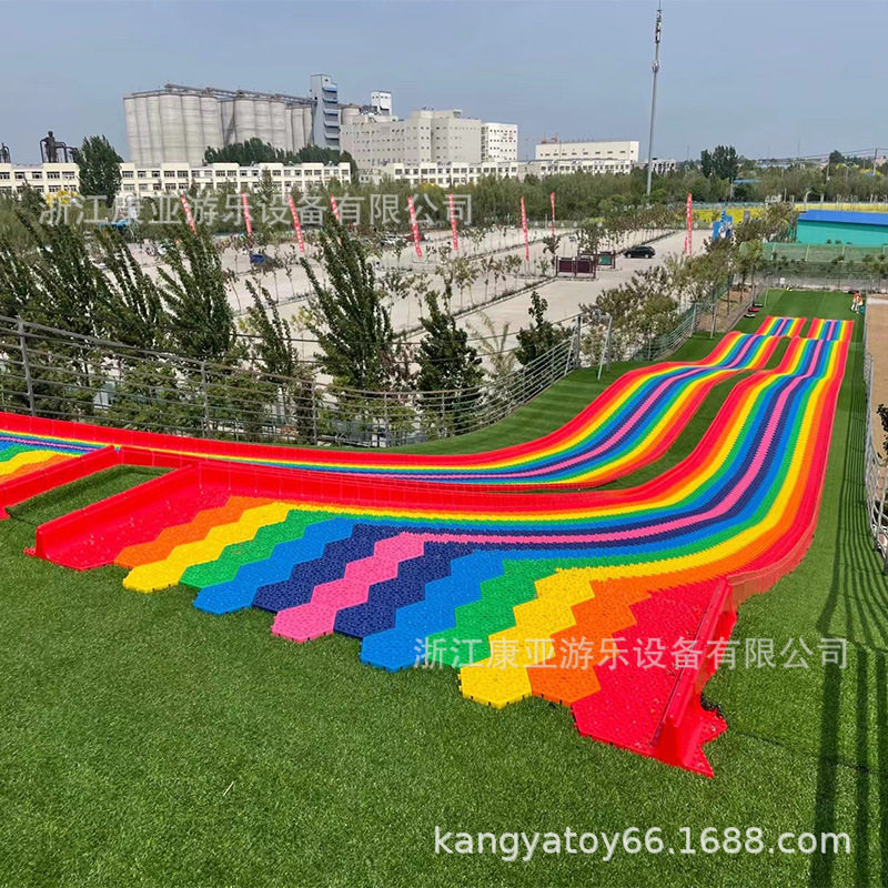 彩虹滑道七彩滑道户外景区旱地滑雪可移动式滑梯网红游乐项目厂家