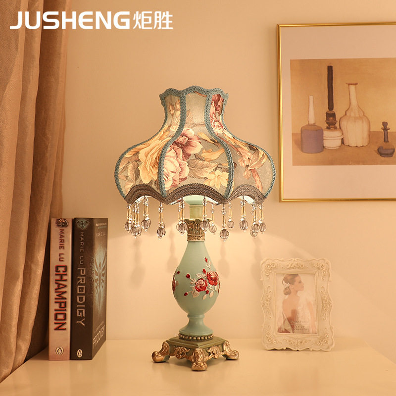 炬胜欧式树脂台灯卧室床头柜浪漫温馨家用个性艺术流须网红台灯