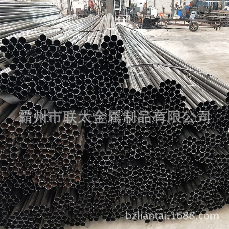 河北钢材厂家批发圆薄壁地摊架焊管货架黑皮管落地晾衣架镀锌管