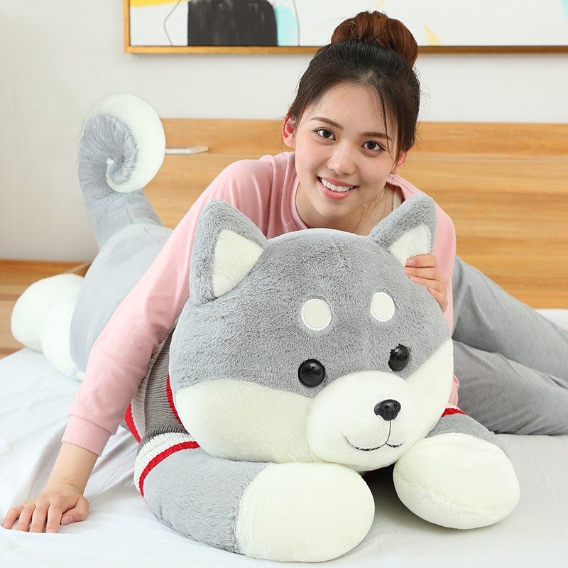 厂家直供柴犬毛绒玩具趴趴狗抱枕长条枕床上公仔可爱布娃娃