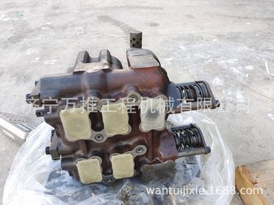 推土机SD32 铲刀控制阀 701-43-24002