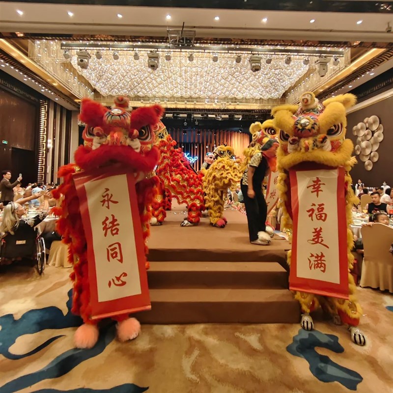 速发婚礼舞狮结婚迎亲狮头舞狮表演吐对联婚庆现场氛围醒狮吐青旗