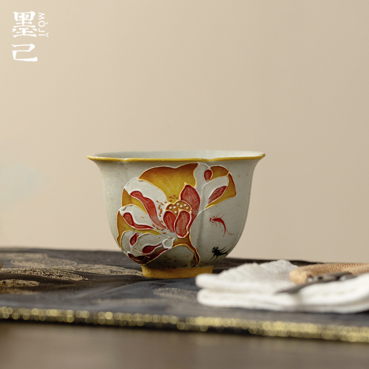 墨己橘黄国风手绘中式金杏摇风陶瓷品茗杯功夫茶具家用茶杯单杯