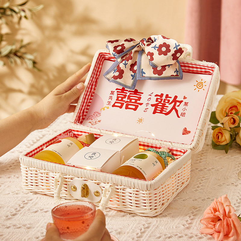 食吔定制生日情人节礼物送女友男生实用的高级感结婚伴手礼送新人