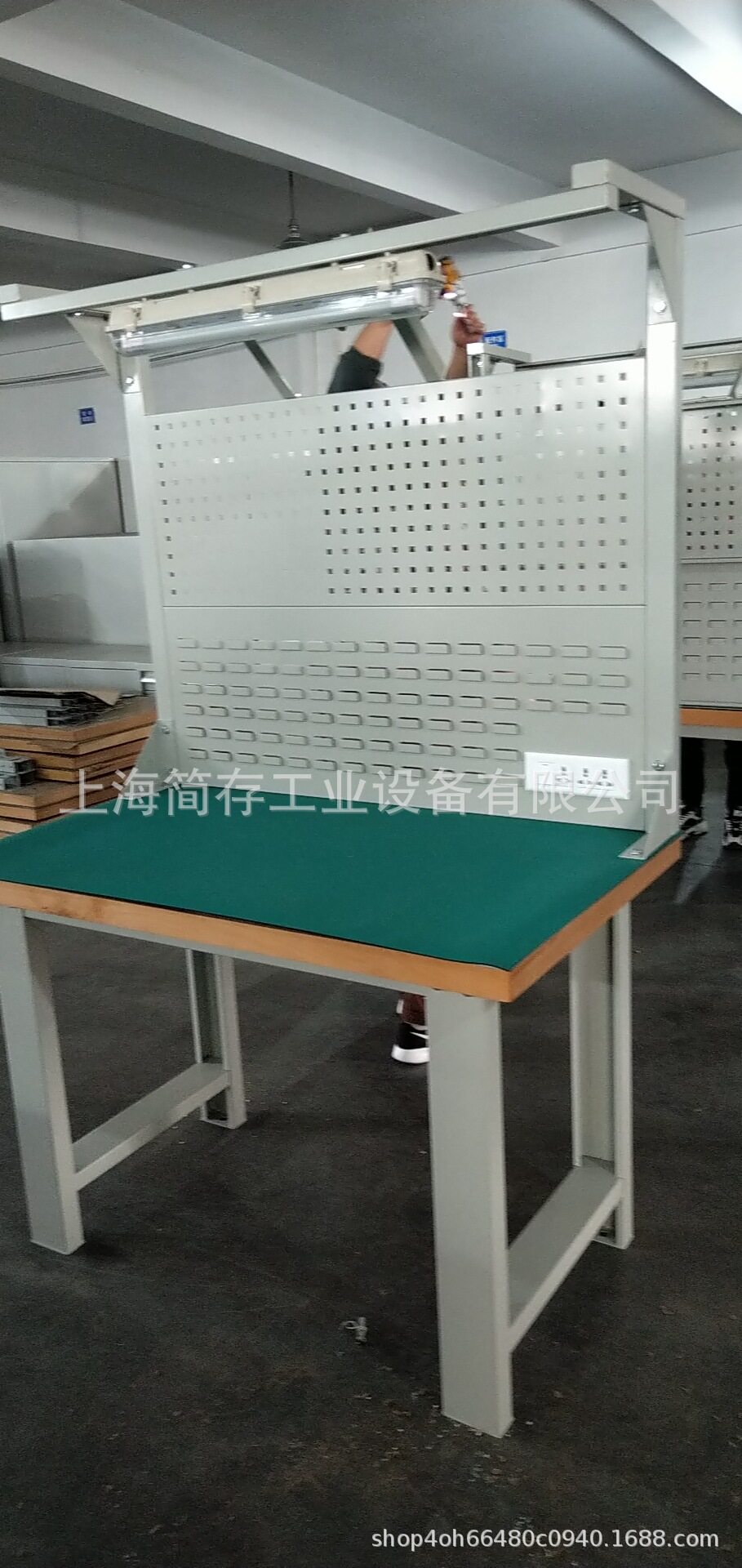 简存方孔百叶挂板重型铁板工作台台虎钳专用钳工桌不锈钢操作台