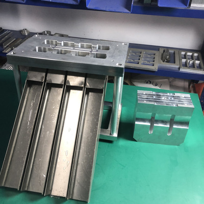 超声波切水口模具15K铝合金一出八穴ABS镀铬件超声波震落工装夹具