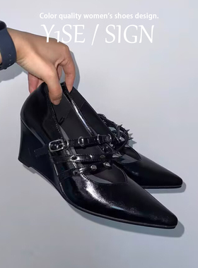 黑色小众复古铆钉一字带坡跟高跟鞋女2025新款朋克风尖头浅口单鞋