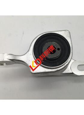 适用奔驰W251下悬挂胶套W164 R320 R350 ML350 GL450三角摆臂衬套