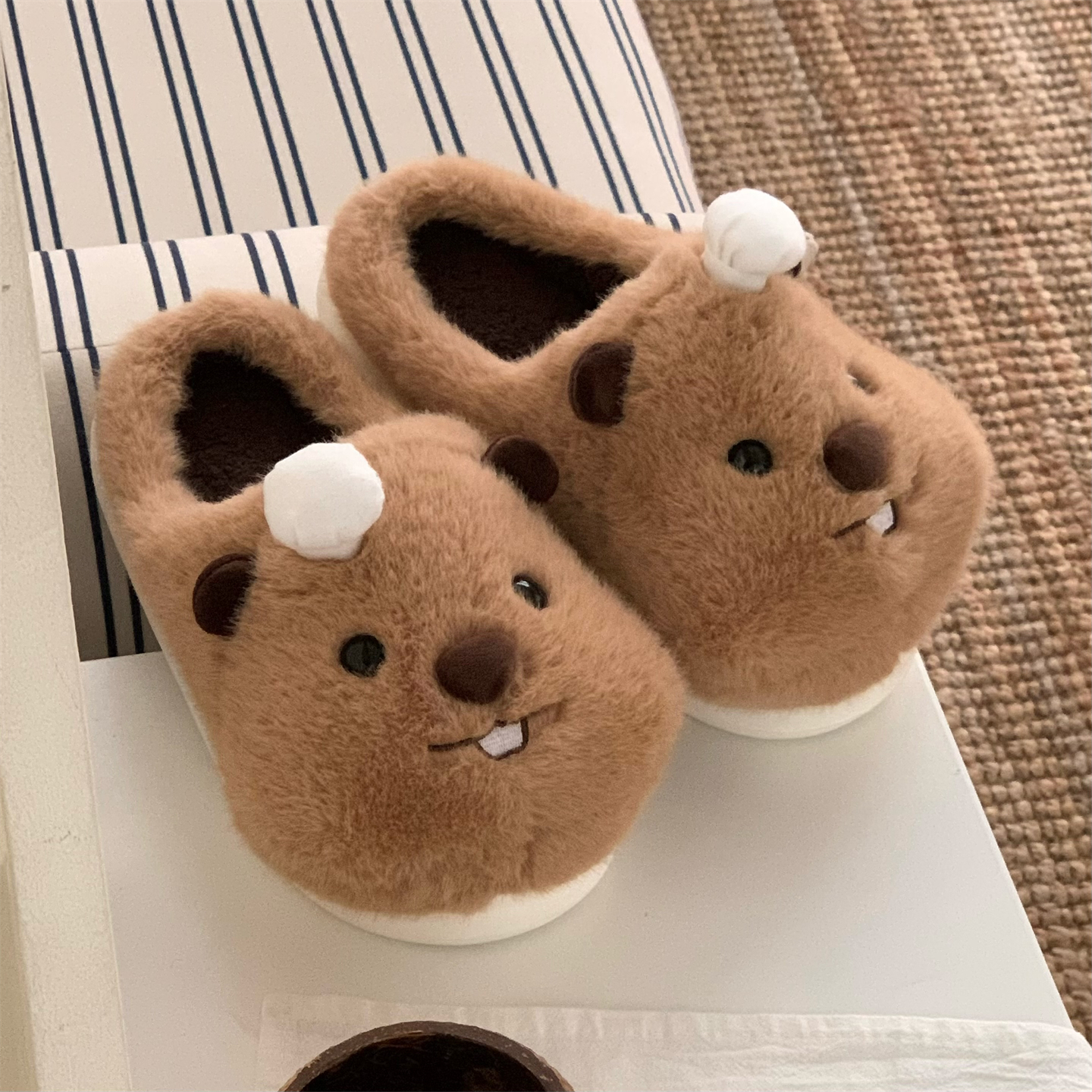 细细条厨师帽土拨鼠棉拖鞋