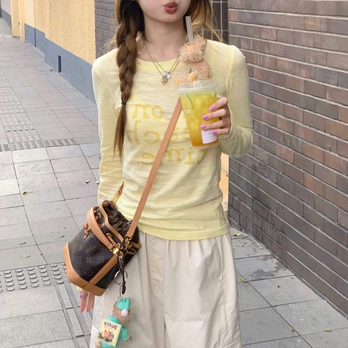 黄色字母印花防晒罩衫t恤女夏季薄款微透轻薄修身辣妹长袖上衣女