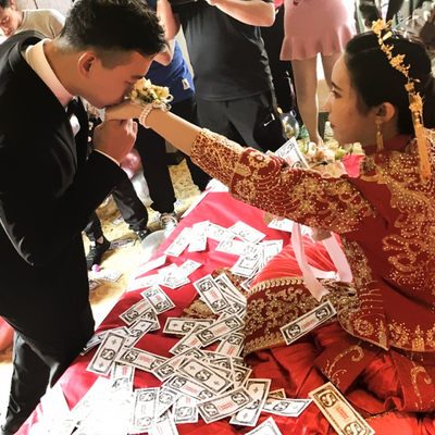 现货创意结婚礼网红玩具钞票枪伴娘喷钱枪迎亲婚庆接新娘拍照游戏