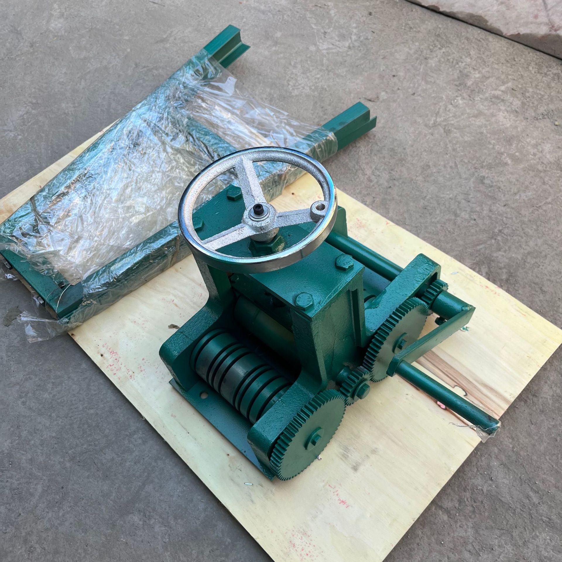 盖世铝条模具折弯机门窗弯曲工具手摇铝合金弯管机冷弯机弯圆设备